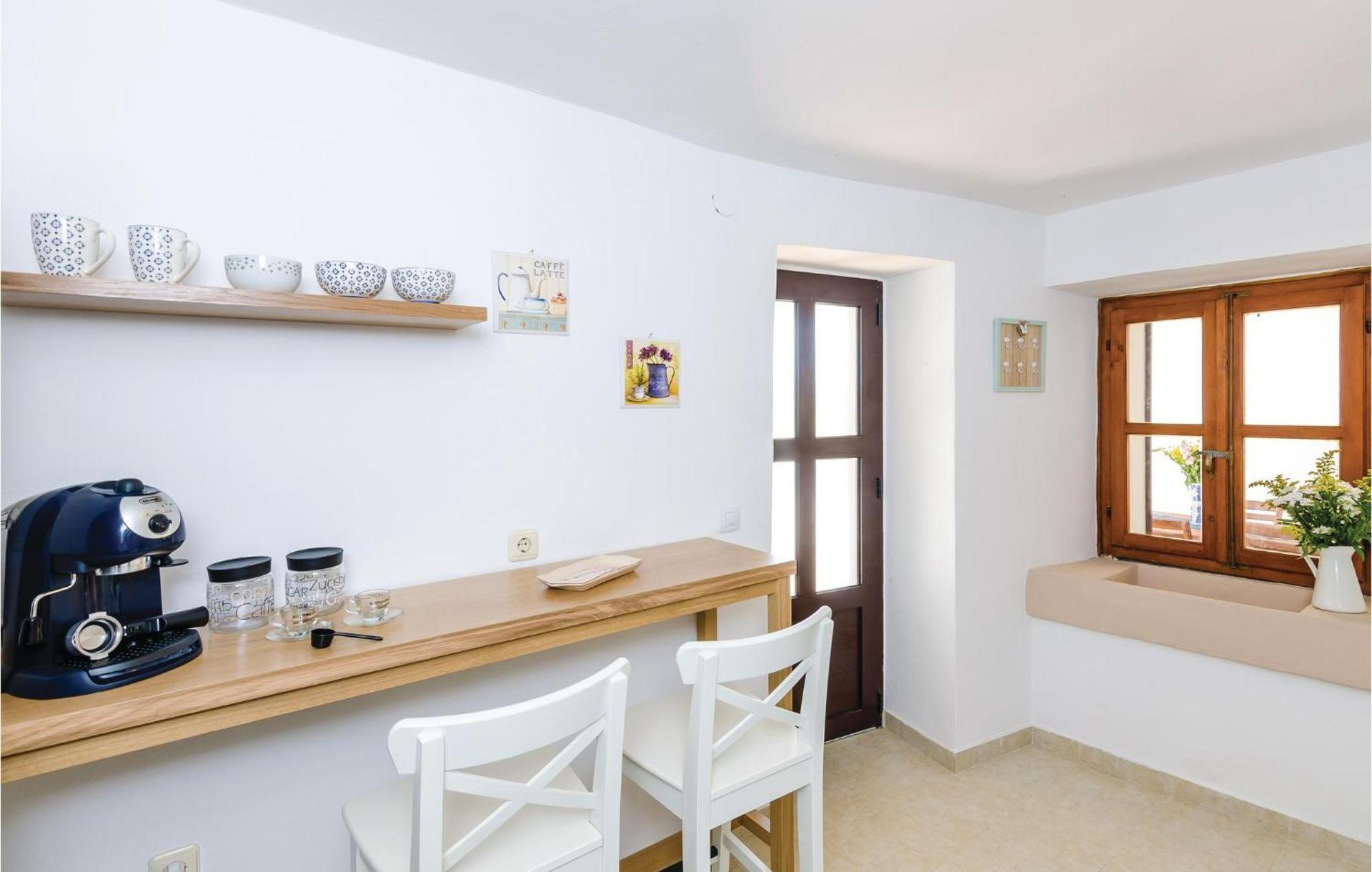 Beautiful Home In Oslje With Kitchen Eksteriør billede