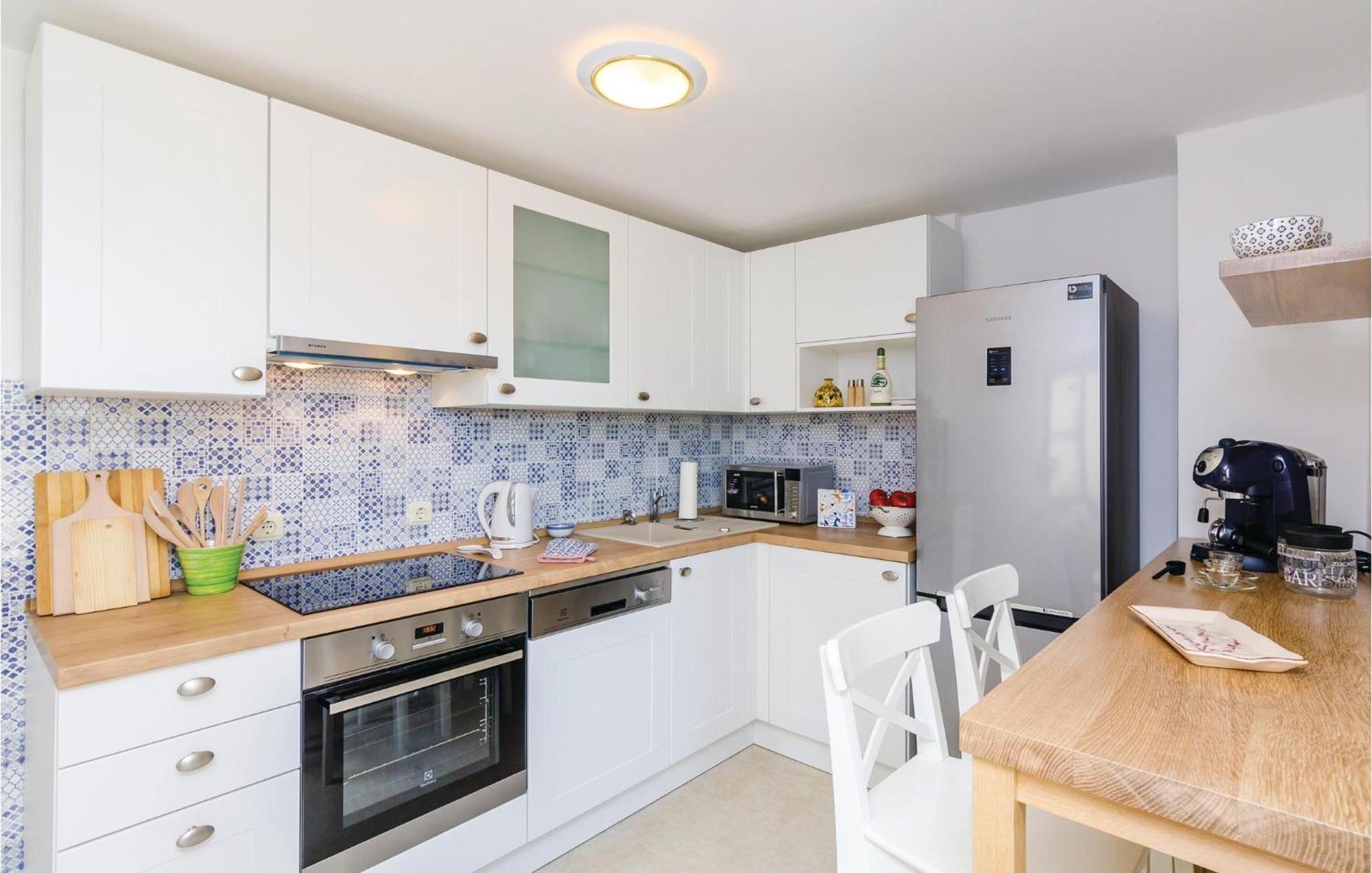 Beautiful Home In Oslje With Kitchen Eksteriør billede